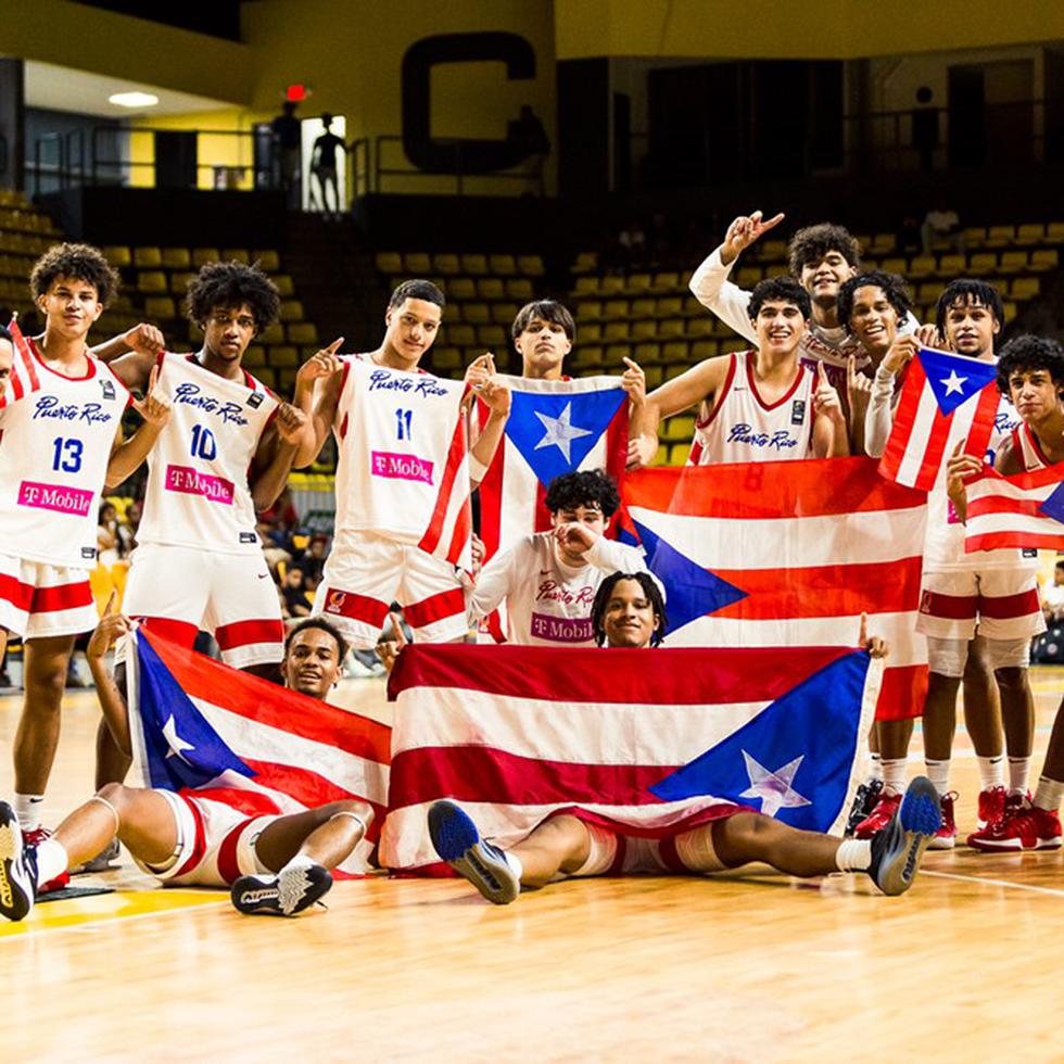 Los jugadores de Puerto Rico celebran la victoria en la final del Centrobasket Sub-17.