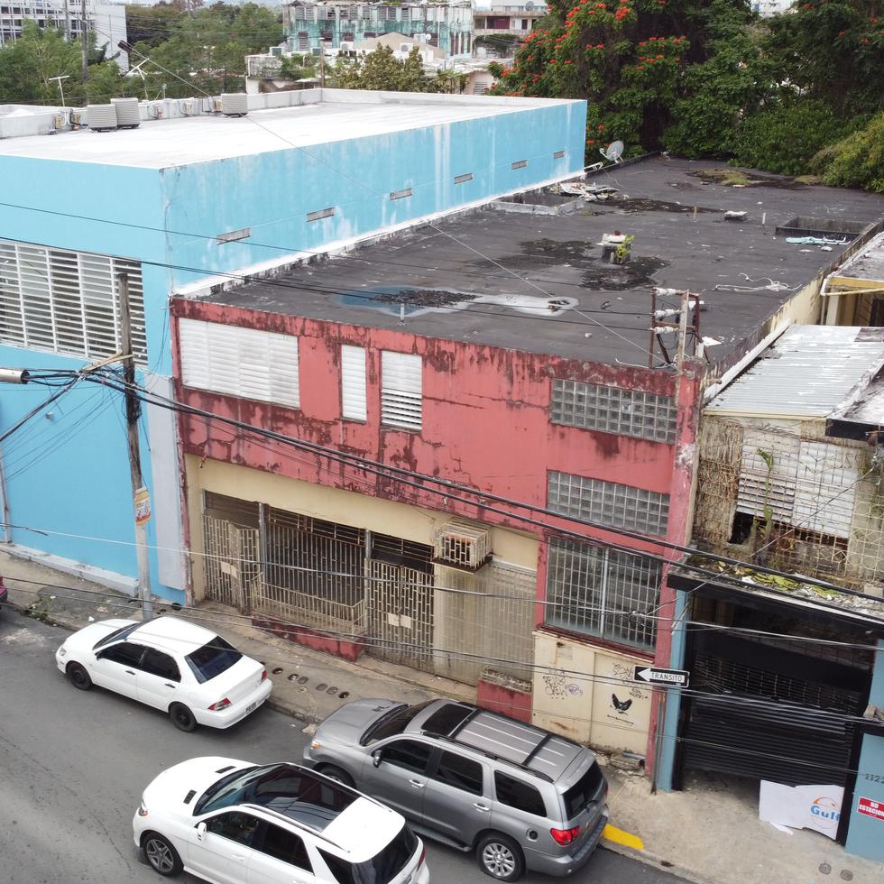 La compra del edificio, al centro, pintado de rojo, culminó a finales de diciembre pasado.