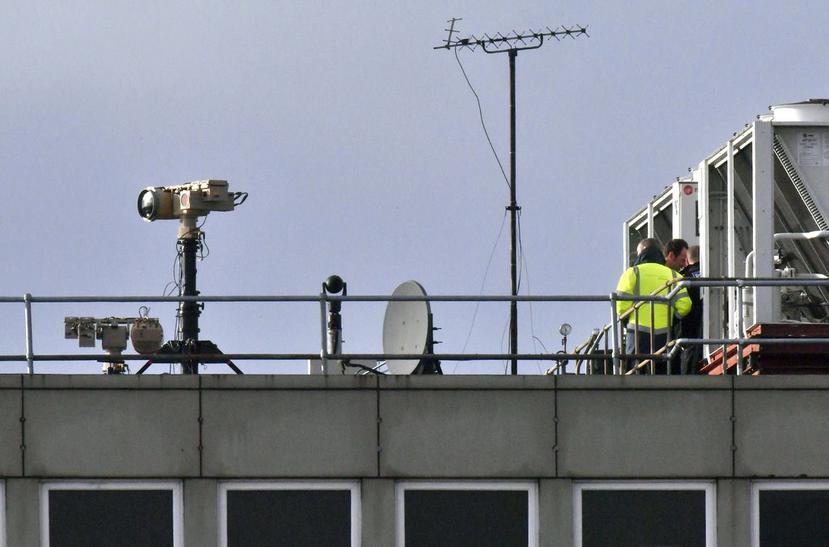 El aeropuerto londinense de Gatwick estuvo cerrado luego que unos drones sobrevolaran la instalación. (AP)
