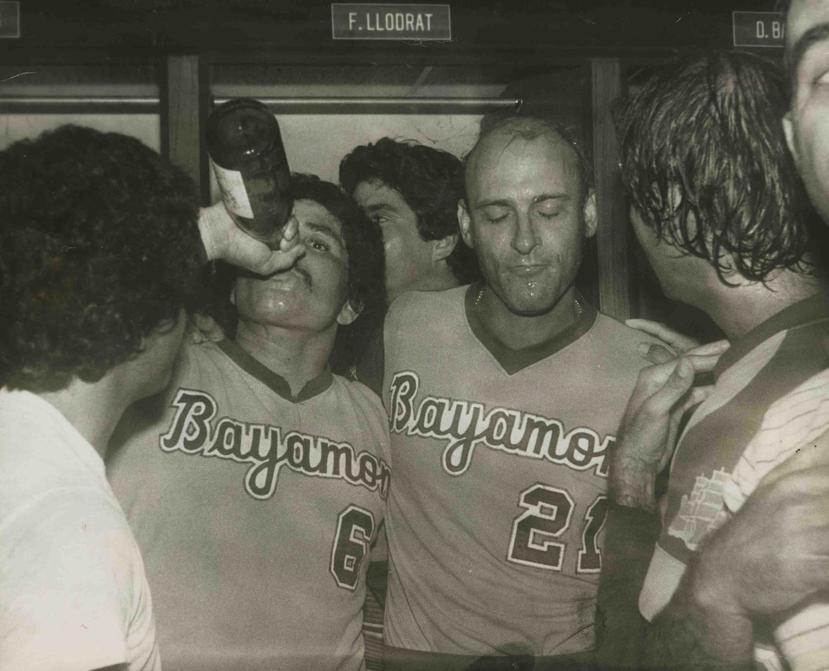 Art Howe -a la derecha junto a Eliseo Rodríguez- formó parte de las dos ediciones campeoniles de los Vaqueros de Bayamón durante la década de los 70. Howe contrajo recientemente coronavirus. (Archivo Histórico)
