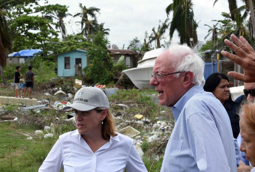 La alcaldesa de San Juan, Carmen Yulín Cruz, junto a Bernie Sanders, quien visitó Puerto Rico en el 2017. (GFR Media)