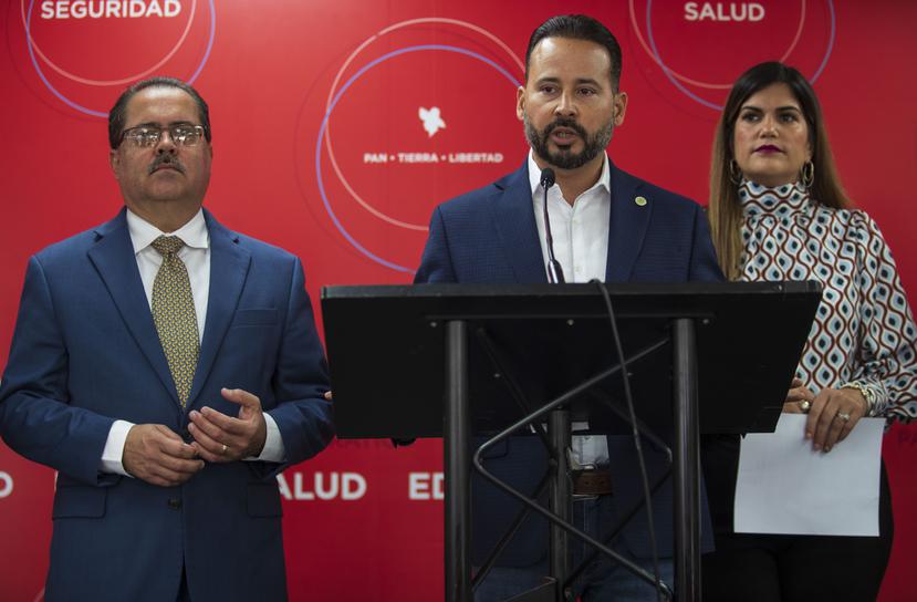 En el podio, Luis Javier Hernández, alcalde de Villalba y presidente del Comité de Reglamento del PPD.