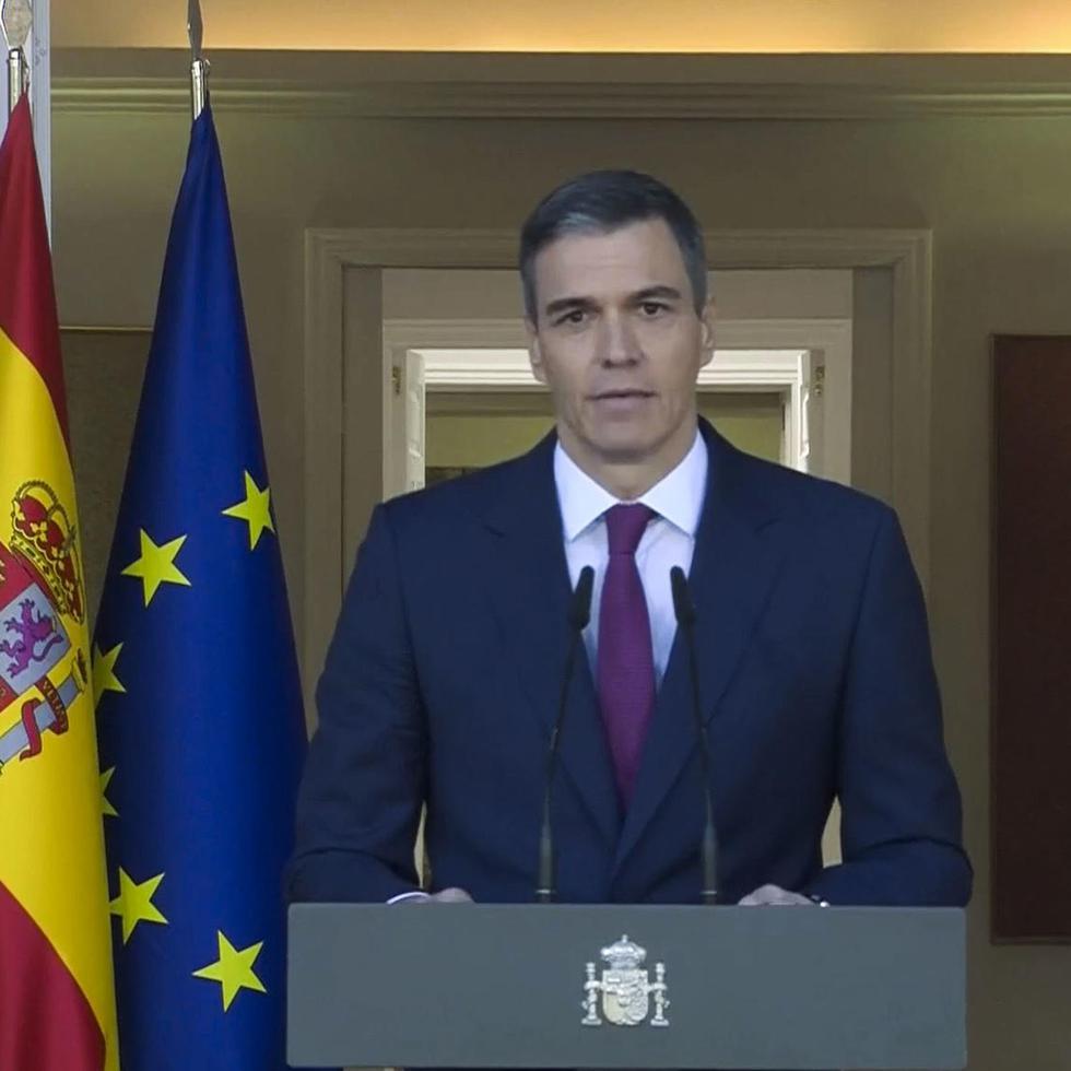 Captura de video de la señal institucional de La Moncloa, de la comparecencia del presidente del Gobierno, Pedro Sánchez, en la que ha comunicado este lunes que ha decidido seguir al frente del Ejecutivo.