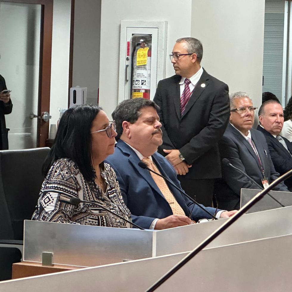 Cosme, junto a su abogado, Héctor Castro, asistió el jueves a una comisión senatorial, en la que decidió no declarar.