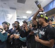 Integrantes de los Mariners celebran el pase a los playoffs en la Liga Americana.