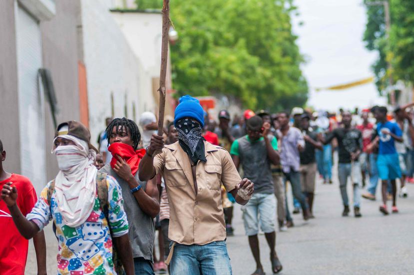 Manifestantes recorren las calles de Puerto Príncipe, Haití. (EFE)