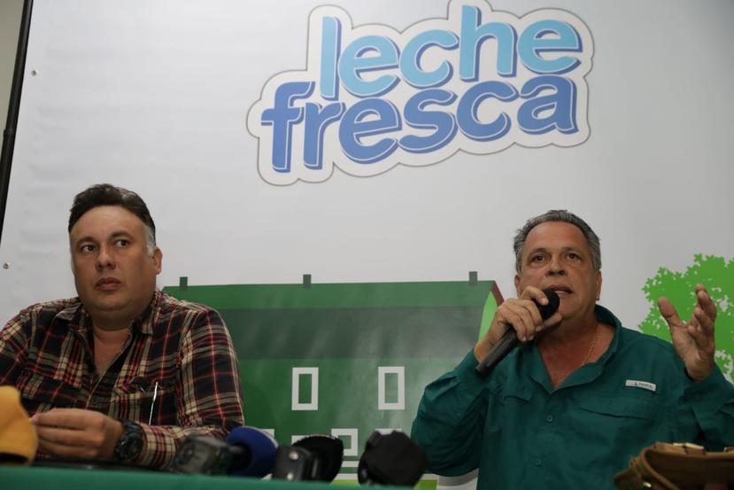 Desde la izquierda, los ganaderos Iván Rivera y Carlos Benítez, quienes reclamaron un cambio en sistema de pagos.