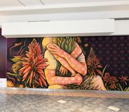 El mural Abrazo Florarl, creado por el artista Rafael Enrique Vega, estará en exhibición en el segundo piso de Plaza Las Américas hasta el 15 de julio.