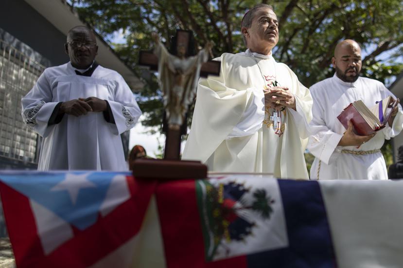 Leonard Prohile participó hoy de la misa que dio el arzobispo de San Juan, el monseñor Roberto González, en la parroquia San Judas Tadeo del barrio Luna en Guánica.