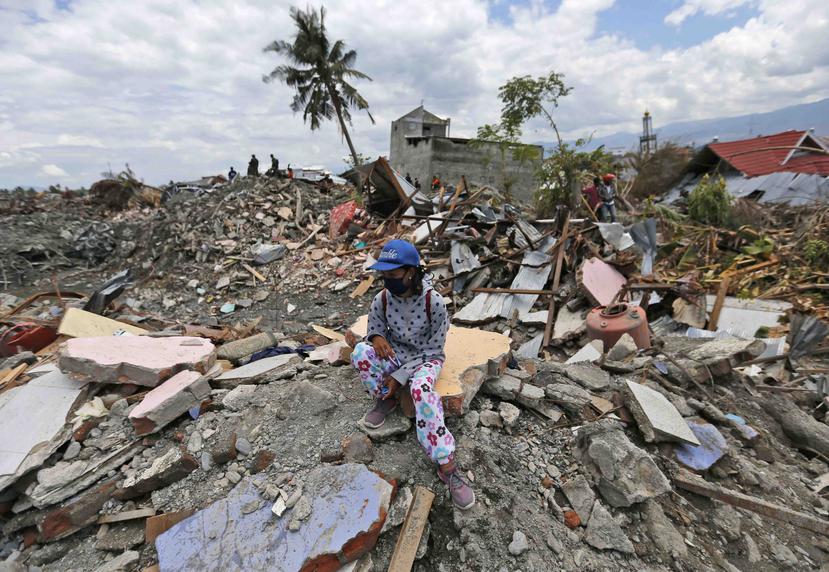 Tras el temblor y posterior tsunami, 65,733 viviendas resultaron destruidas o dañadas. (AP)