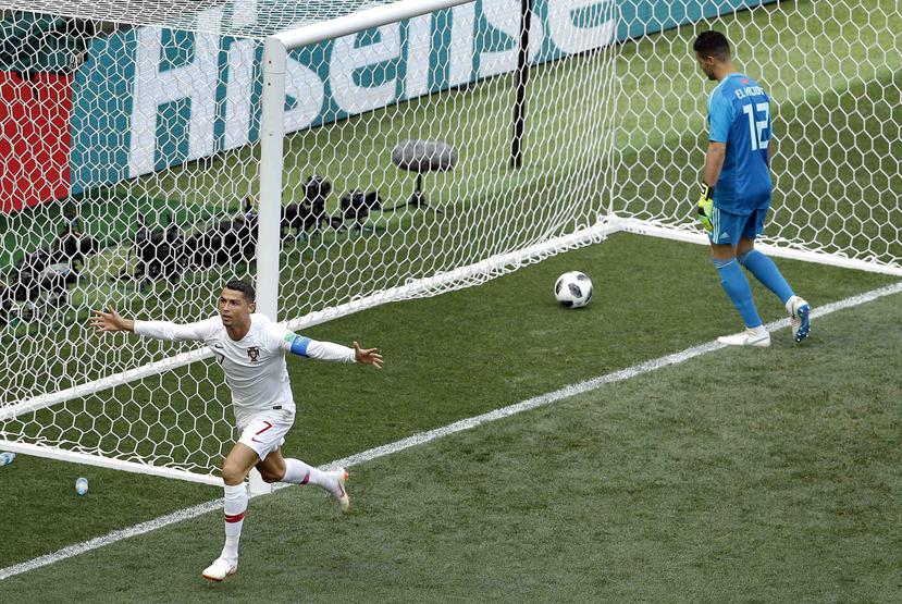 Cristiano Ronaldo celebra su gol anotado contra Marruecos en el minuto cuatro. (AP)