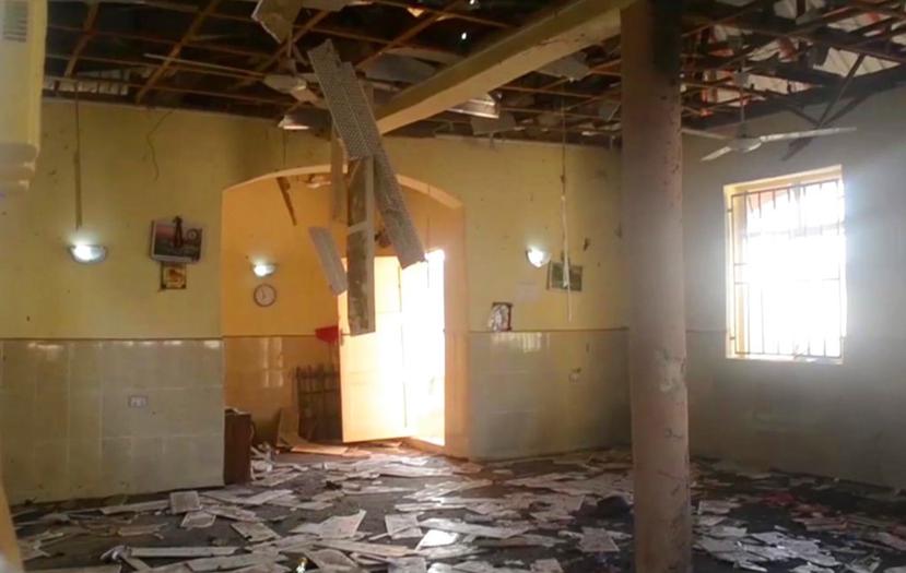 Interior de la mezquita de Mubi, en Nigeria, tras el atentado (AP).