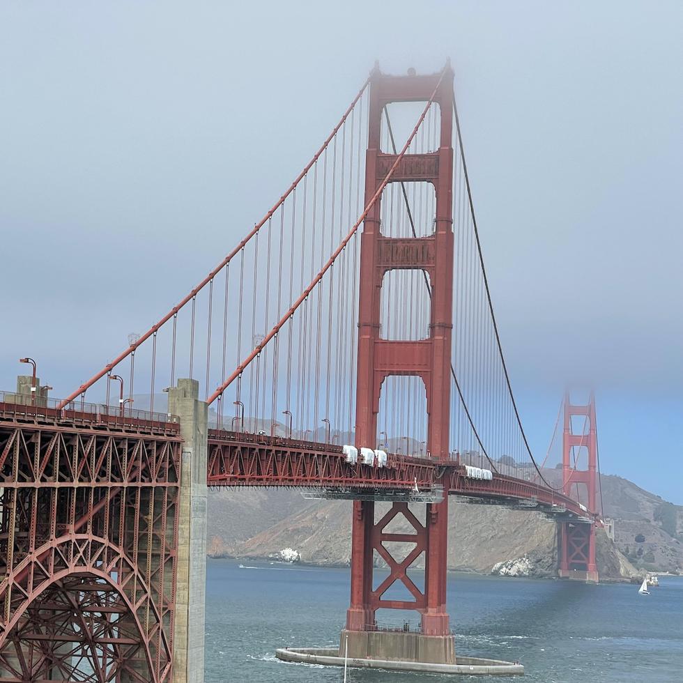 La niebla cubre el puente Golden Gate en ocasiones durante el día. (Gregorio Mayí / Especial para GFR Media)
