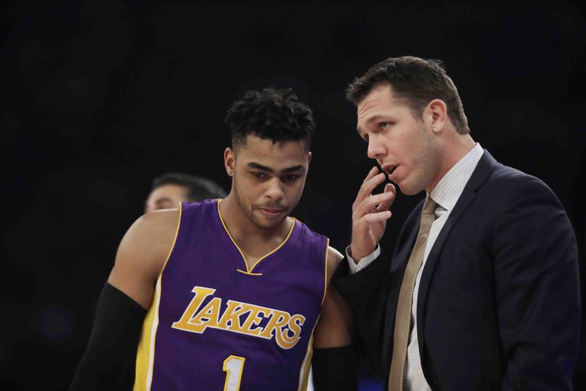 "Si estoy sentado con Magic y me está vendiendo algo, la mayoría de las veces lo compro", dijo Luke Walton, dirigente de los Lakers. (The Associated Press)