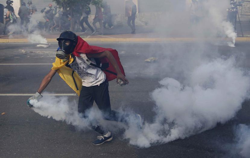 Durante las siete semanas de protestas contra el gobierno de Maduro han fallecido 49 personas, aunque la Fiscalía General solo reconoce 44. (AP)