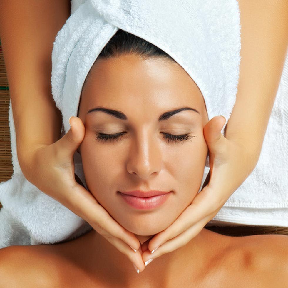 Una cita en el spa puede relajarte físicamente y, en consecuencia, te sentirás liberada. (Shutterstock)