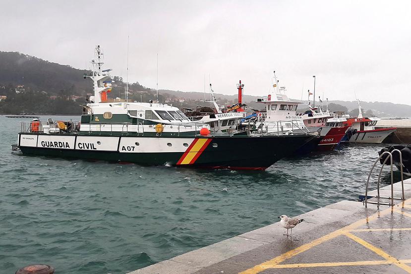 Vista general del puerto del Aldán, en el municipio pontevedrés de Cangas de Morrazo, en cuyo litoral la Guardia Civil ha interceptado un submarino cargado con unas 3 toneladas de cocaína de gran pureza. (EFE/Salvador Sas)