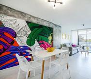 Vista de un apartamento disponible para alquiler de corto plazo en Santurce a través de la plataforma Airbnb.