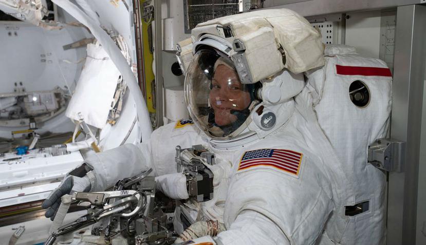 Anne McClain pasó 203 días a bordo de la Estación Espacial Internacional, lugar desde donde habría cometido el delito (NASA).