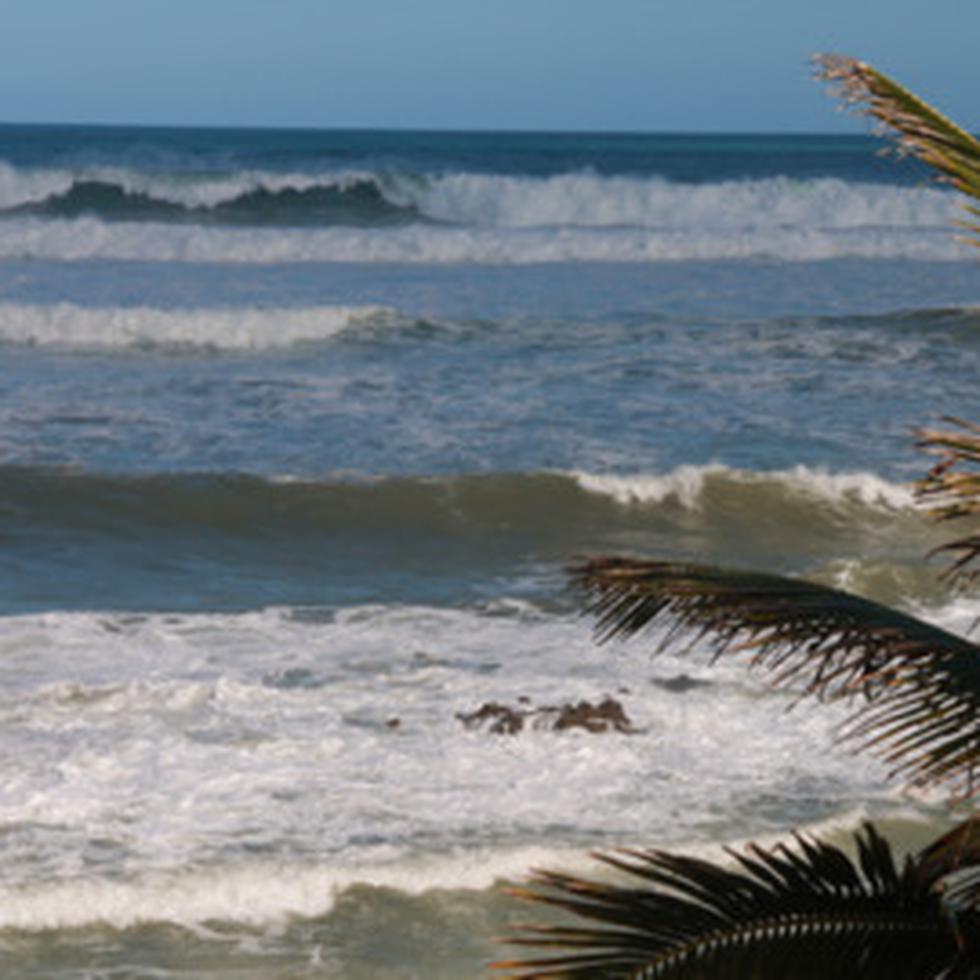 Continúan peligrosas las condiciones en las playas del norte y el este de Puerto Rico