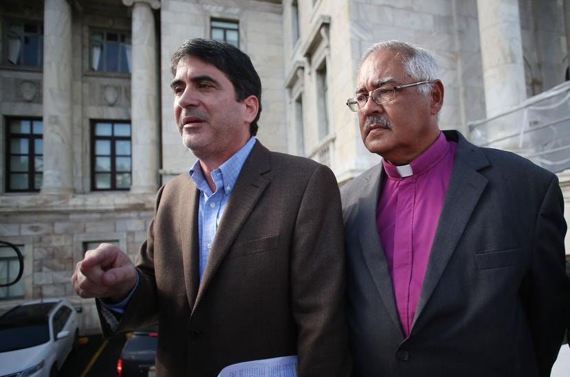 El reverendo Felipe Lozada Montañez (der.) y Tomás Torres, del Instituto de Competitividad y Sostenibilidad Económica.