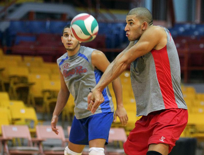 Sequiel Sánchez (bompeando el balón) es uno de los jugadores que representará a Puerto Rico en el repechaje Norceca en Cuba.