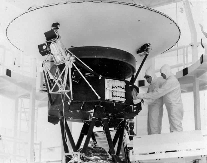 La NASA está conmemorando el aniversario con tuits, recuerdos y las fotos todavía cautivantes de Júpiter, Saturno, Urano y Neptuno tomadas por los Voyager desde 1979 hasta el final de la década siguiente. (AP)