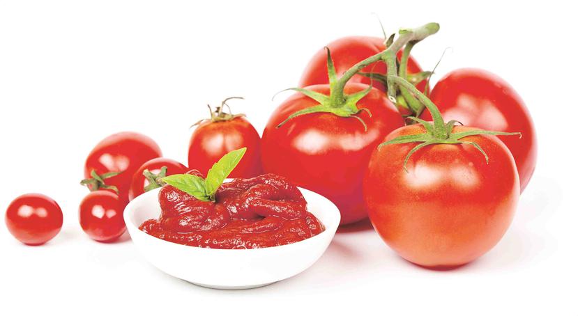 La acidez del tomate, al aplicarlo en la epidermis, consigue que el pH se equilibre y hace frente a las impurezas que ocurren con el acné y las espinillas. (Archivo/ GFR Media)