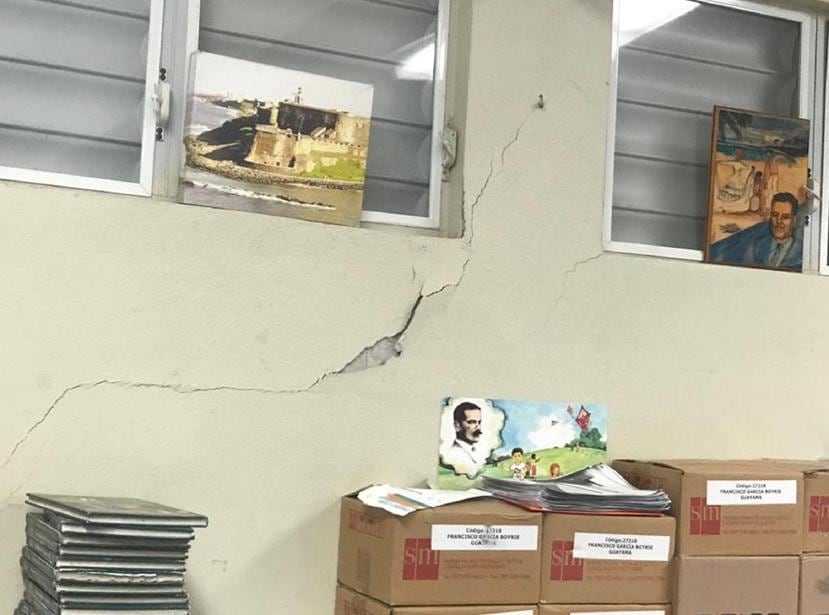Grietas en las paredes  de la escuela Francisco García Boyrie, en Guayama, causadas por el temblor de ayer. (Suministrada)