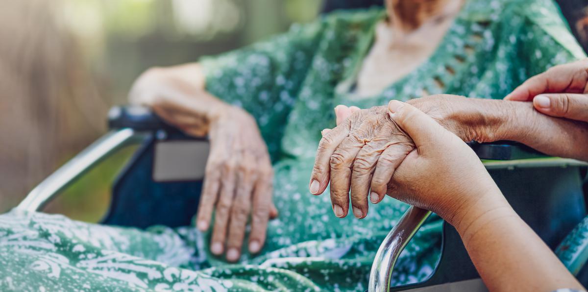 Entre 2020 y 2030, habrá una demanda de 7.9 millones de personas que ofrezcan servicios de cuidado a adultos mayores, escribe Mildred Rivera Marrero.