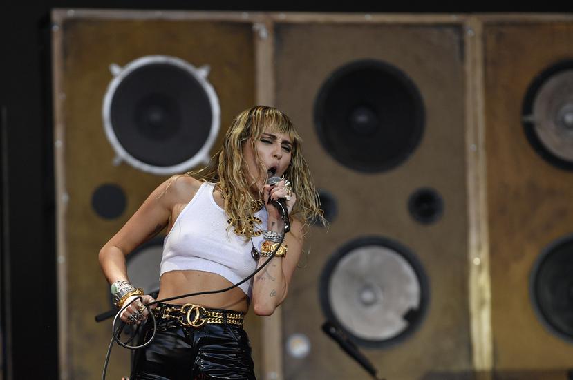 Hija del también músico Billy Ray Cyrus, Miley Cyrus inició su carrera a los 11 años como la estrella infantil protagonista del programa de The Disney Channel “Hannah Montana”.