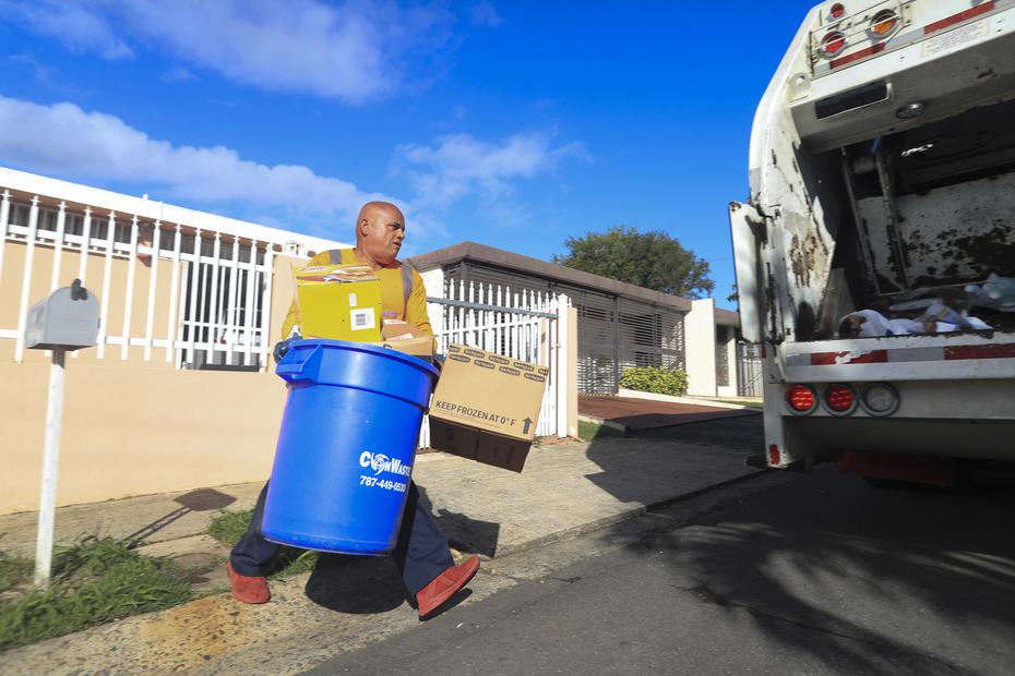 Se indicó que los contenedores deben estar limpios y secos para no contaminar todos los desperdicios al momento de comprimirlos. Si ocurre, daña todo el reciclaje. 
