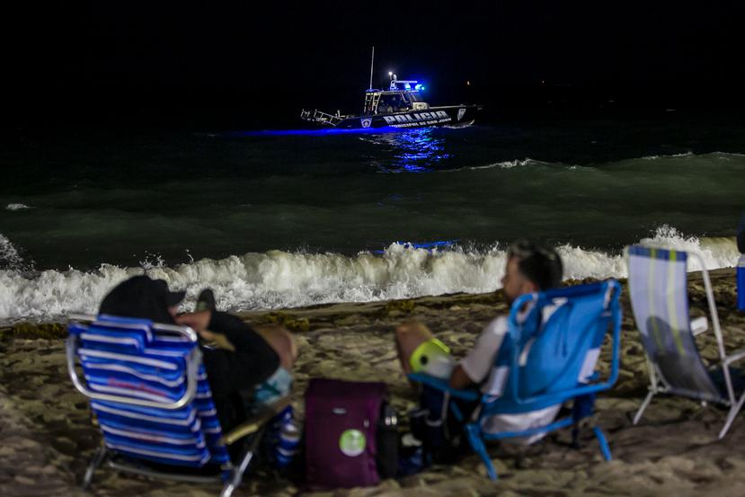 Foto de archivo de la primera Noche de San Juan que se celebró en medio de la pandemia del COVID-19 el año pasado en la playa de Ocean Park, en San Juan.