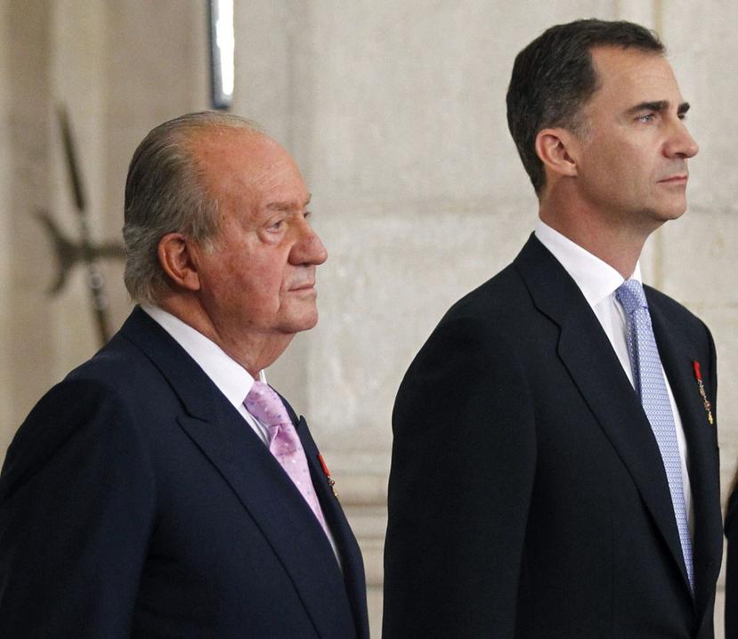 Para el 2013 se rumoraba que el rey Juan Carlos, a la izquierda, y su esposa Sofía se iban a divorciar. (Archivo)