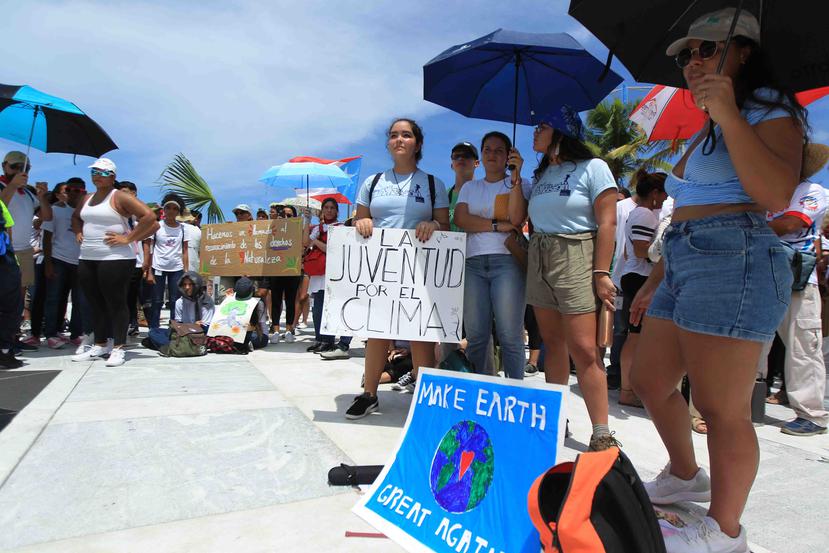 Los jóvenes reclaman acciones legislativas para atender a las comunidades más afectadas por el cambio climático en la isla. (Alex Figueroa)