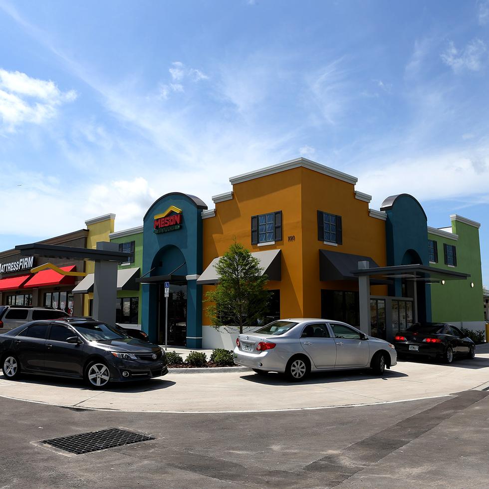 Restaurante El Mesón Sándwiches en Kissimmee,  Florida.  Actualmente, la cadena local opera tres restaurantes en Florida y se prepara para abrir otros adicionales este año, confirmó su presidente Felipe Pérez.