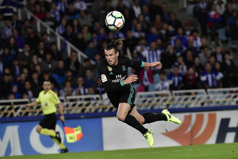 Gareth Bale del Real Madrid anota un gol en el partido contra Real Sociedad. (AP)