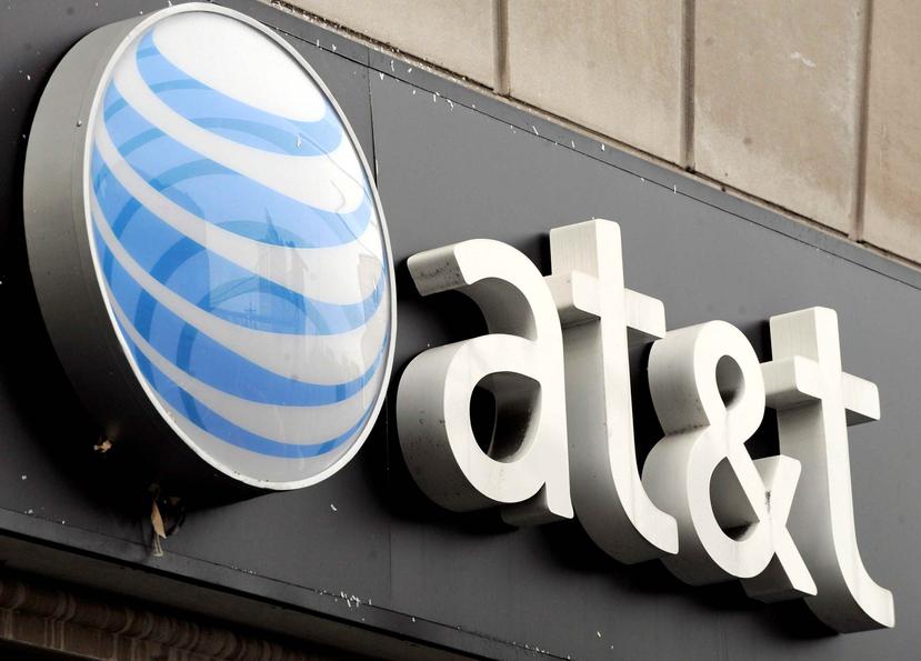 AT&T retiró sus reportes financieros para el resto del año, luego que la pandemia hundió sus ingresos y ganancias en el primer trimestre. (EFE / Justin Lane)