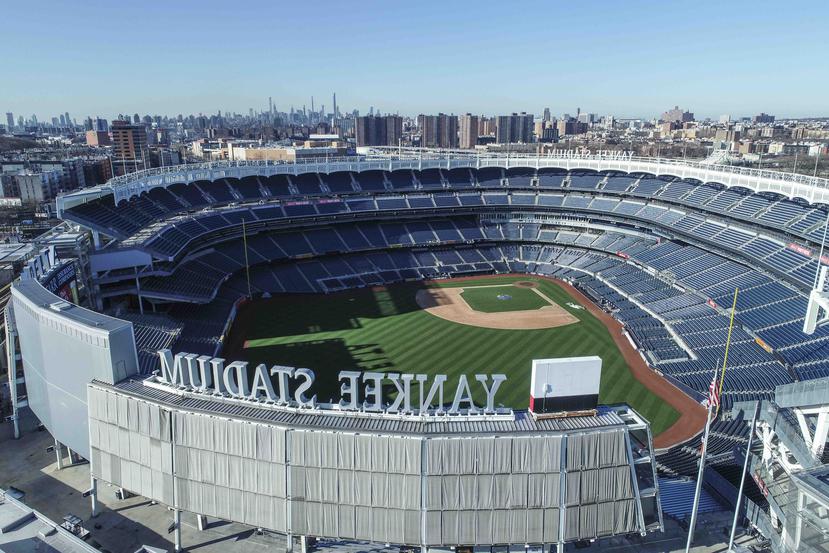 El Yankee Stadium permaneció vacío hoy, jueves, día en que el se supone que arrancara la temporada 2020 de las Grandes Ligas. (AP)