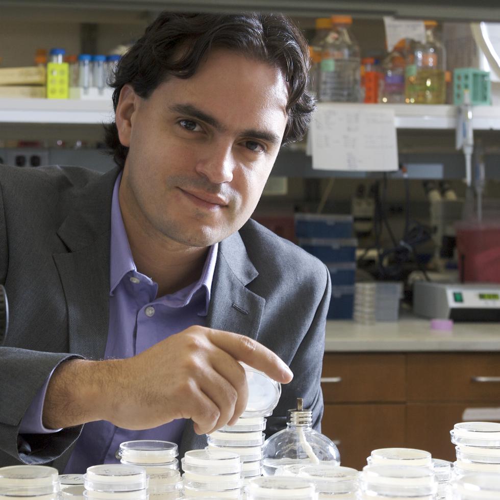El doctor Daniel Colón Ramos, profesor de Neurociencia y Biología Celular de la Universidad de Yale en Connecticut, dirigió el estudio en el que trabajó junto a otros 14 investigadores.