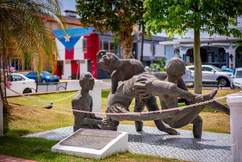 La estatua que representa el momento cuando ahogaron a Diego Salcedo, por esto se le conoce al pueblo como “El lugar donde murieron los dioses”.
