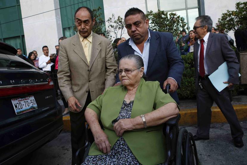 Consuelo Loera, madre del narcotraficante mexicano Joaquín "El Chapo" Guzmán, llega a la embajada de Estados Unidos en la Ciudad de México, el sábado 1 de junio de 2019. (AP/Ginnette Riquelme)