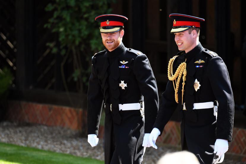 El príncipel William (derecha) se ha destanciado en los últimos años de su hermano Harry (izquierda).