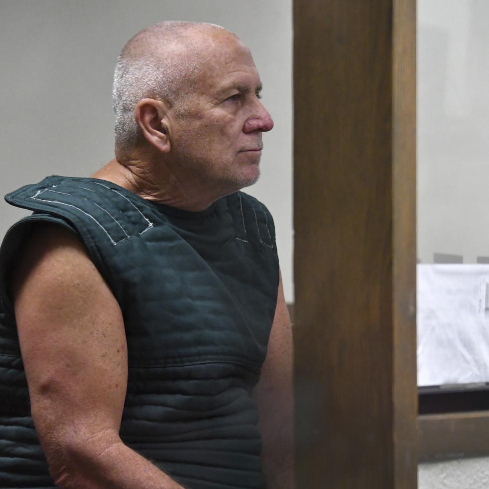 Robert Eugene Koehler está actualmente encarcelado en el vecino condado de Miami-Dade, donde enfrenta cargos por agredir a una mujer a principios de la década de 1980, dijo el alguacil del condado de Broward, Gregory Tony.