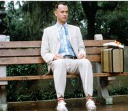La película "Forrest Gump" (1994), ganadora de seis premios Óscar, es protagonizada por Tom Hanks.