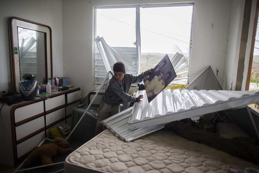 Elba Iris Feliciano, de 66 años, pasó el susto más grande de su vida cuando las ventanas de su cuarto explotaron en la madrugada en el momento en que los vientos de María no daban tregua.