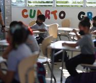 Foto de archivo muestra a estudiantes de la escuela Alejandro Tapia y Rivera de la comunidad de Villa Palmeras en San Juan en el inicio de clases.
