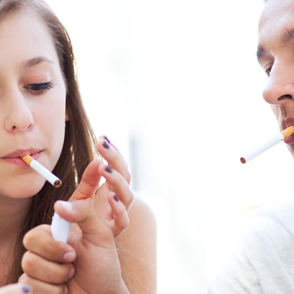 La adolescencia es la etapa en que el cerebro está en pleno desarrollo y maduración, por lo que fumar altera varios de esos procesos. (Shutterstock)