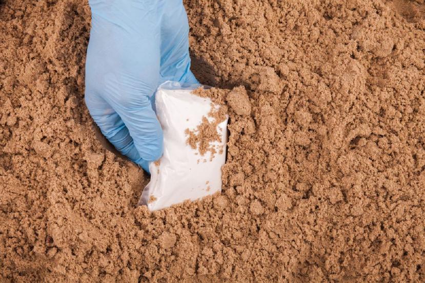 Las autoridades francesas han pedido a la población  no recoger ni llevarse los paquetes de cocaína encontrados en la playa. (Shutterstock)