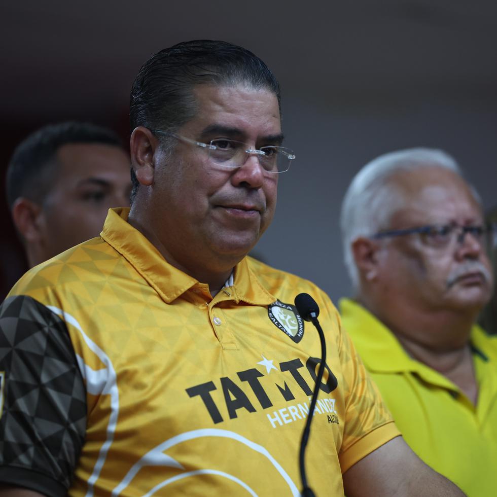 El presidente de la Cámara, Rafael "Tatito" Hernández, durante una conferencia de prensa durante su campaña por la candidatura a la alcaldía de Dorado.